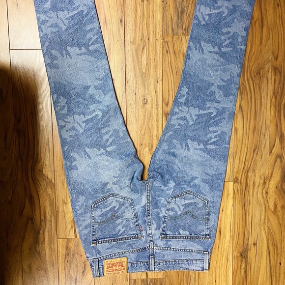 Camo Style Levi’s Jeans - Picture 9 of 16